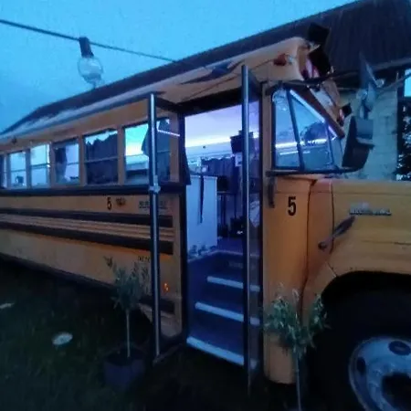 Luksustelt The School Bus Bassenge