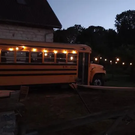 Luksustelt The School Bus Bassenge